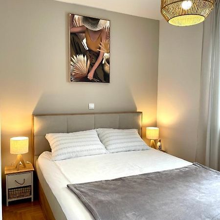 Apartment Dalmatino Baska Voda Bagian luar foto