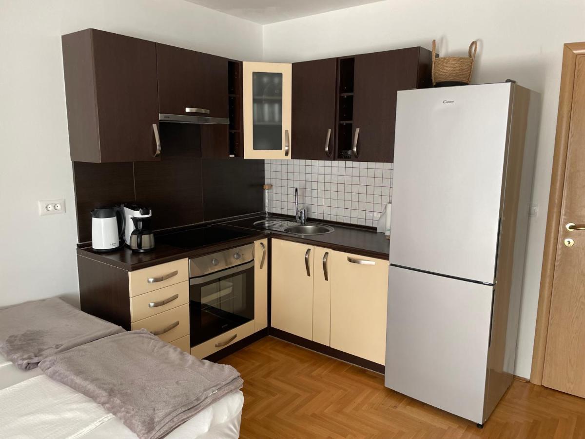 Apartment Dalmatino Baska Voda Bagian luar foto