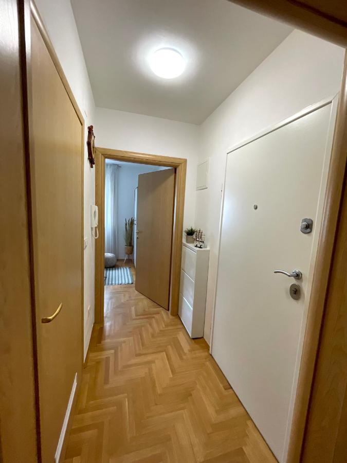 Apartment Dalmatino Baska Voda Bagian luar foto