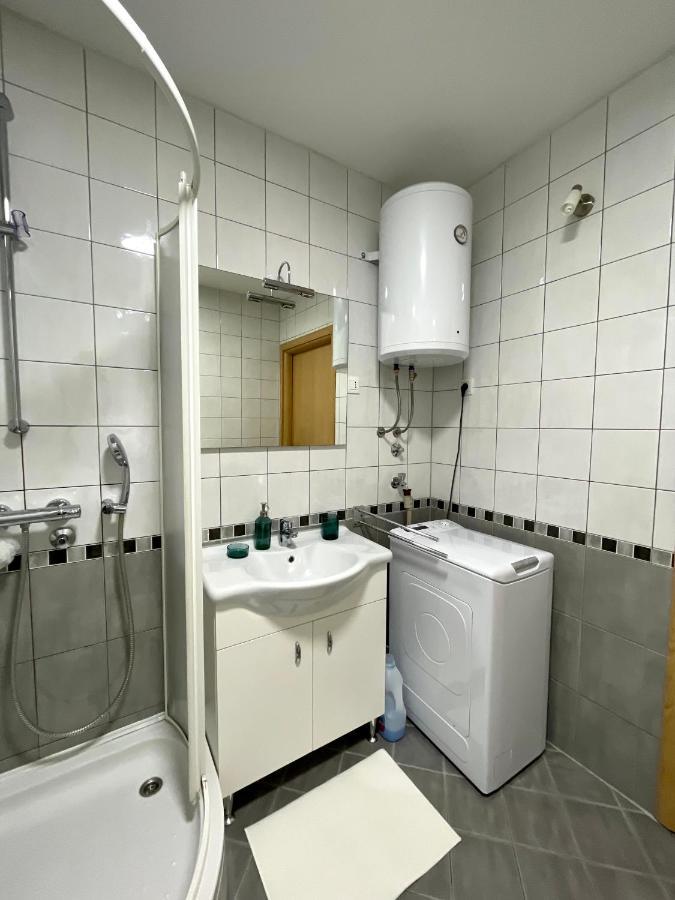Apartment Dalmatino Baska Voda Bagian luar foto