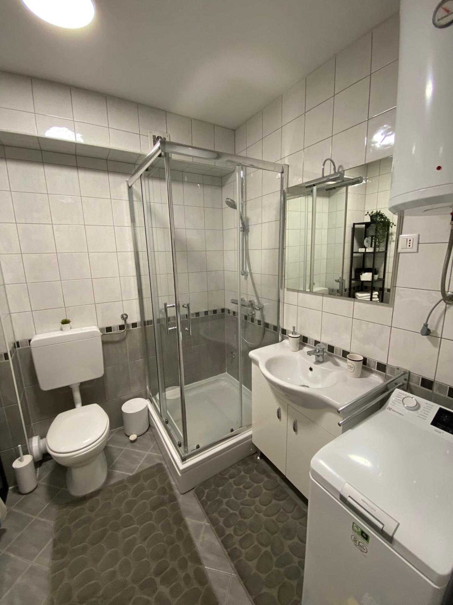 Apartment Dalmatino Baska Voda Bagian luar foto